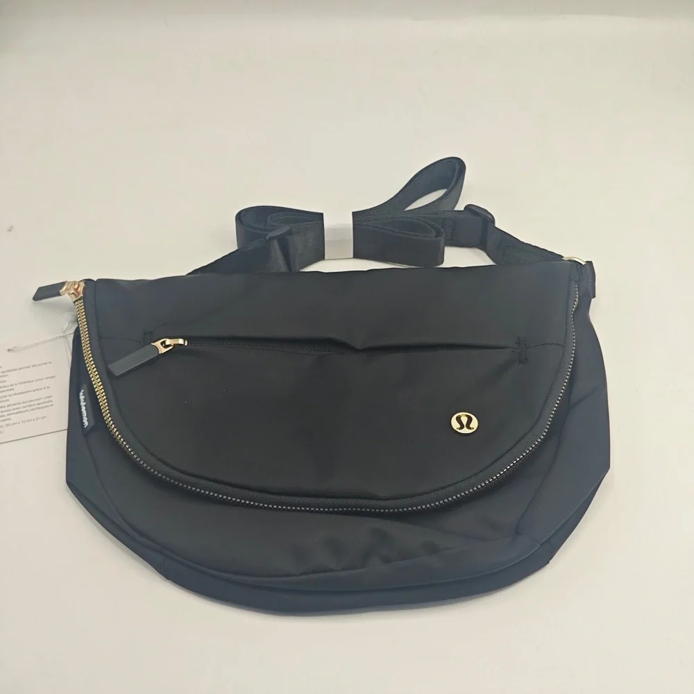 lululemon athletica Black Crescent Zip Crossbody with Gold Hardware - 5L - Picture 2 of 8